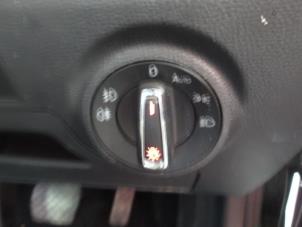Seat Arona 1.0 TSI 12V Épave (2019, Métallisé, Noir)