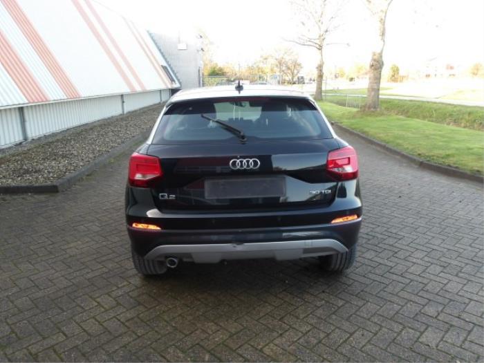 Audi Q2 1.6 30 TDI 16V Épave (2020, Noir, Gris)