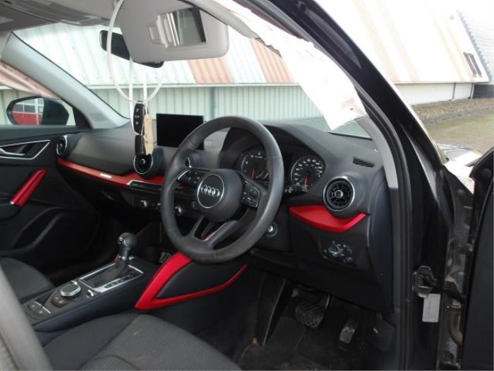 Audi Q2 1.6 30 TDI 16V Épave (2020, Noir, Gris)