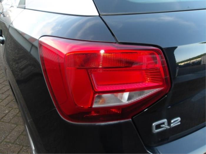 Audi Q2 1.6 30 TDI 16V Épave (2020, Noir, Gris)