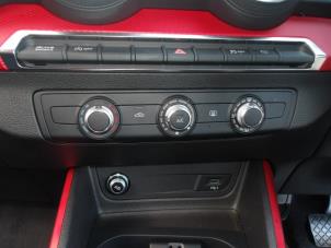 Audi Q2 1.6 30 TDI 16V Épave (2020, Noir, Gris)