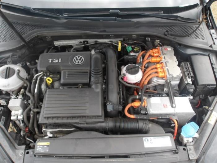 Volkswagen Golf VII 1.4 GTE 16V Samochód złomowany (2015, Metalik, Stal, Czarny)