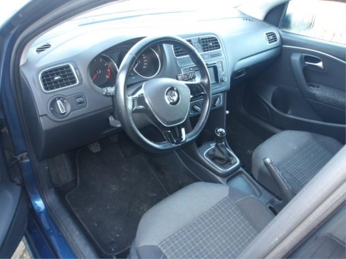 Volkswagen Polo V 1.2 TSI 16V BlueMotion Technology Samochód złomowany (2017, Metalik, Niebieski)