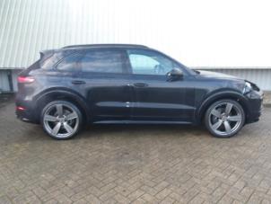 Porsche Cayenne III 3.0 V6 Turbo 24V E-Hybrid Épave (2022, Noir)