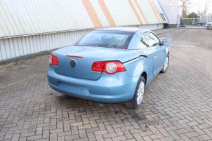 Volkswagen Eos 2.0 FSI 16V Samochód złomowany (2006, Metalik, Niebieski)