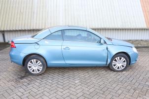 Volkswagen Eos 2.0 FSI 16V Samochód złomowany (2006, Metalik, Niebieski)