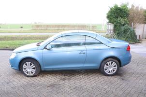 Volkswagen Eos 2.0 FSI 16V Samochód złomowany (2006, Metalik, Niebieski)