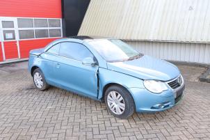 Volkswagen Eos 2.0 FSI 16V Samochód złomowany (2006, Metalik, Niebieski)