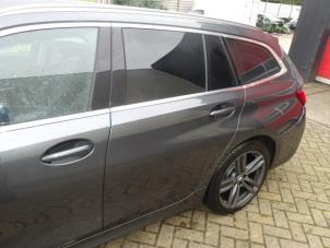 BMW 3 serie Touring 320i 2.0 TwinPower Turbo 16V Épave (2019, Métallisé, Gris argenté)
