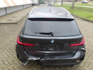BMW 3 serie Touring 320i 2.0 TwinPower Turbo 16V Épave (2019, Métallisé, Gris argenté)