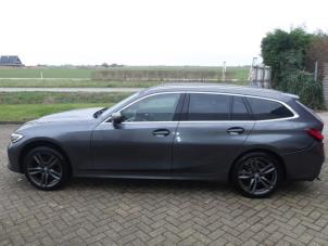 BMW 3 serie Touring 320i 2.0 TwinPower Turbo 16V Épave (2019, Métallisé, Gris argenté)