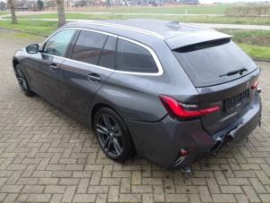 BMW 3 serie Touring 320i 2.0 TwinPower Turbo 16V Épave (2019, Métallisé, Gris argenté)