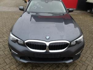 BMW 3 serie Touring 320i 2.0 TwinPower Turbo 16V Épave (2019, Métallisé, Gris argenté)