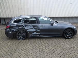BMW 3 serie Touring 320i 2.0 TwinPower Turbo 16V Épave (2019, Métallisé, Gris argenté)