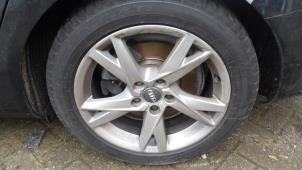 Audi A4 1.8 TFSI 16V Épave (2013, Métallisé, Noir)