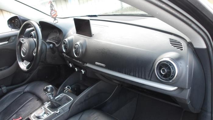 Audi A3 Sportback 1.4 TFSI 16V e-tron Schrottauto (2015, Schwarz)