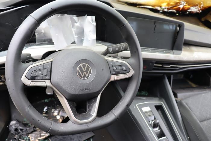 Volkswagen Golf VIII 1.0 eTSI 12V Samochód złomowany (2021, Metalik, Srebrnoszary)