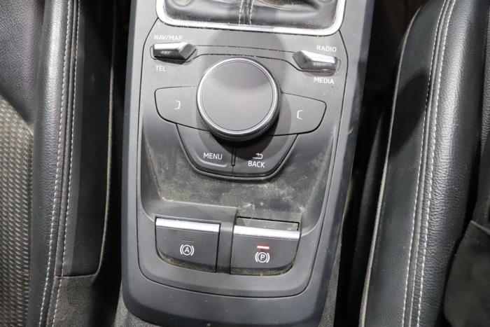 Audi Q2 1.5 35 TFSI 16V Samochód złomowany (2020, Metalik, Czarny)