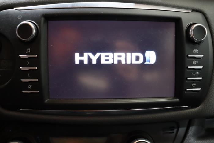 Toyota Yaris III 1.5 16V Hybrid Samochód złomowany (2019, Bialy)