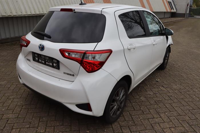 Toyota Yaris III 1.5 16V Hybrid Salvage vehicle (2019, White)