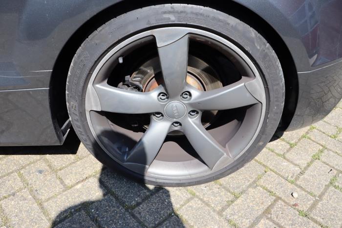 Audi TT 2.5 RS Turbo 20V Quattro Vehículo de desguace (2009, Metálico, Gris plateado)