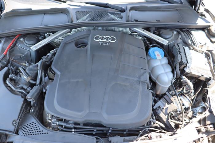 Audi A4 2.0 TDI Ultra 16V Schrottauto (2018, Metallic, Silbergrau)