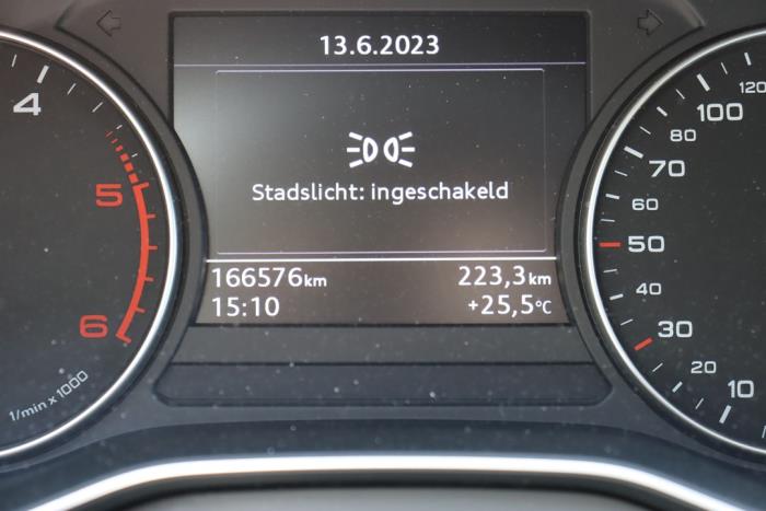 Audi A4 2.0 TDI Ultra 16V Salvage vehicle (2018, Metallic, Silver grey)