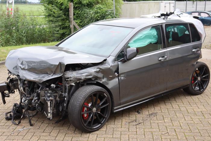Volkswagen Golf VII 2.0 R 4Motion 16V Épave (2019, Métallisé, Gris argenté)