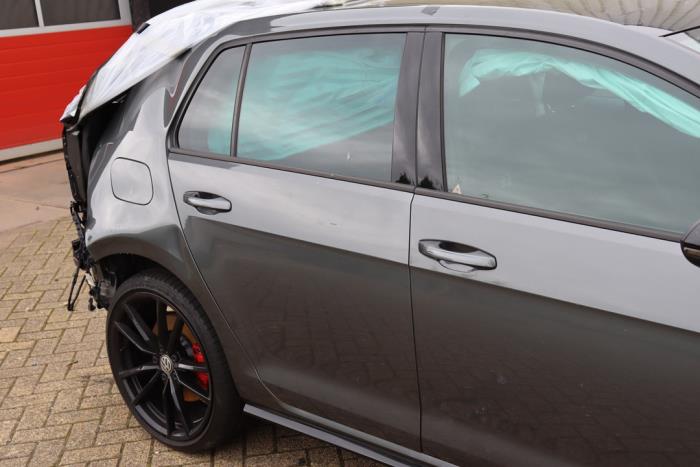 Volkswagen Golf VII 2.0 R 4Motion 16V Épave (2019, Métallisé, Gris argenté)