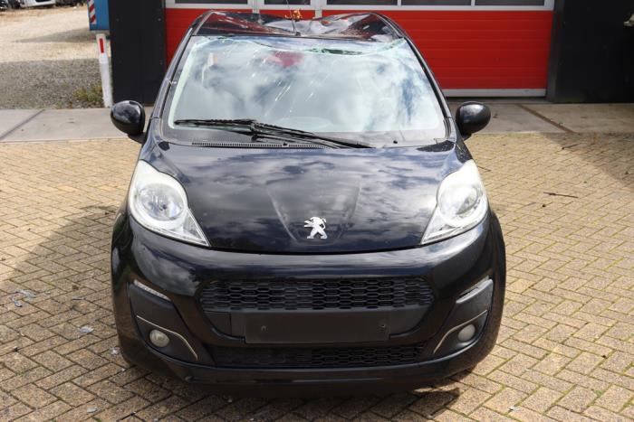 Peugeot 107 1.0 12V Schrottauto (2012, Metallic, Schwarz)