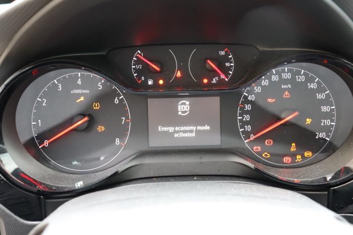 Opel Corsa F 1.2 12V 75 Épave (2021, Métallisé, Noir)