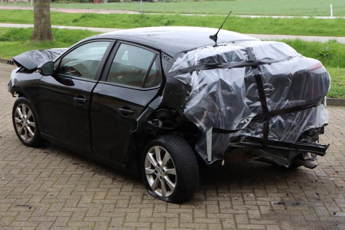 Opel Corsa F 1.2 12V 75 Épave (2021, Métallisé, Noir)