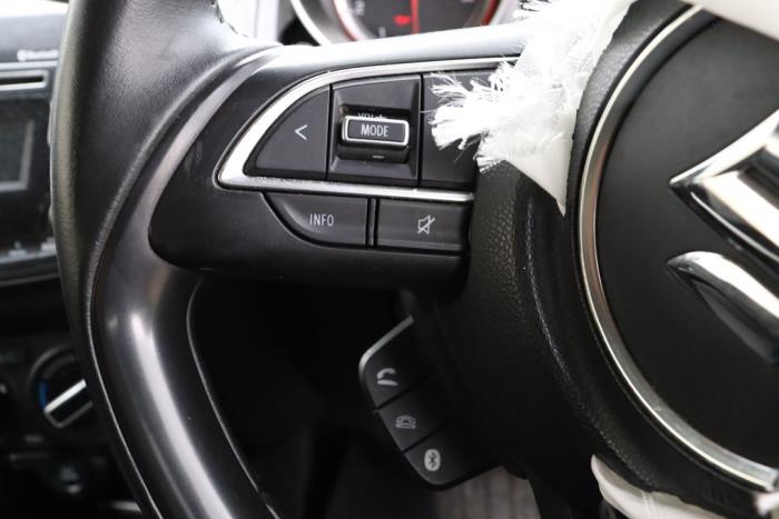 Suzuki Swift 1.2 Dual Jet 16V Vehículo de desguace (2017, Rojo)