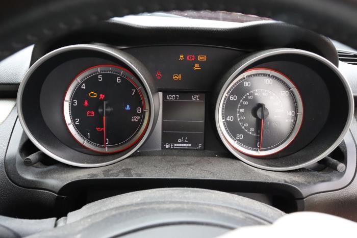 Suzuki Swift 1.2 Dual Jet 16V Vehículo de desguace (2017, Rojo)