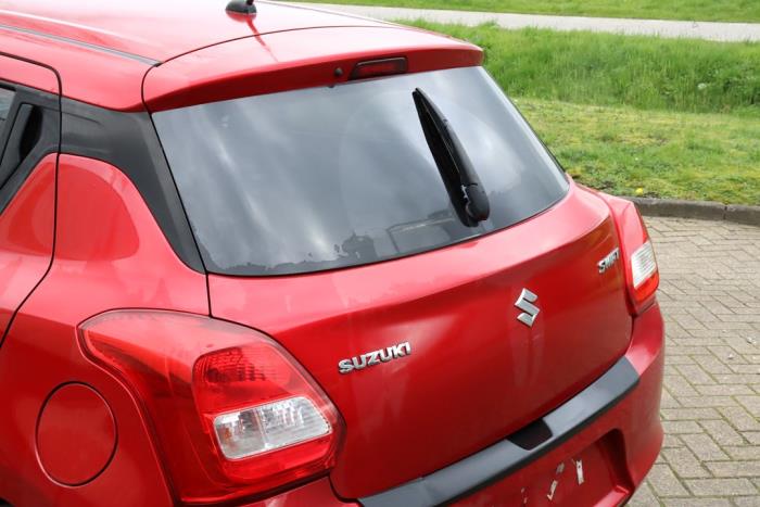 Suzuki Swift 1.2 Dual Jet 16V Vehículo de desguace (2017, Rojo)