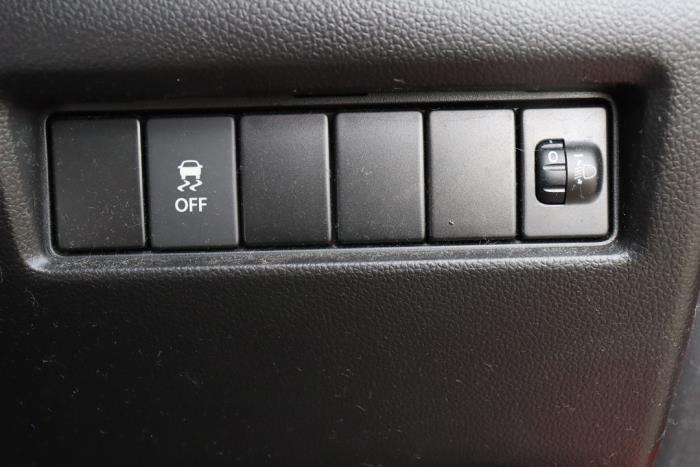Suzuki Swift 1.2 Dual Jet 16V Vehículo de desguace (2017, Rojo)