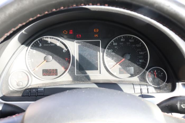 Audi A4 Avant 2.0 TFSI 20V Quattro Épave (2006, Métallisé, Bleu)