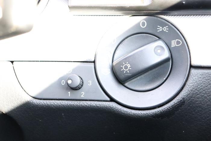 Audi A4 Avant 2.0 TFSI 20V Quattro Épave (2006, Métallisé, Bleu)