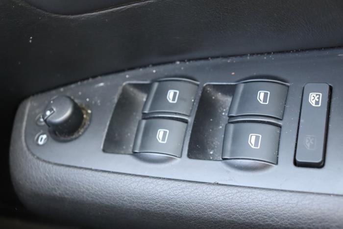 Audi A4 Avant 2.0 TFSI 20V Quattro Épave (2006, Métallisé, Bleu)