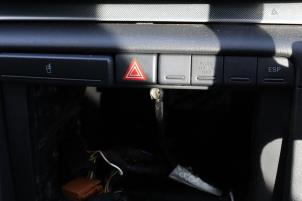 Audi A4 Avant 2.0 TFSI 20V Quattro Épave (2006, Métallisé, Bleu)