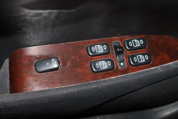 Mercedes CL 5.8 CL-600 V12 36V Épave (2000, Métallisé, Noir)