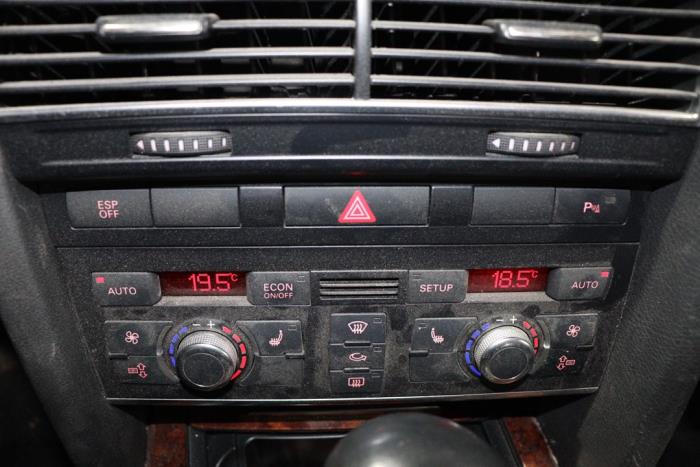 Audi A6 Avant 4.2 V8 40V FSI Quattro Samochód złomowany (2006, Szary)