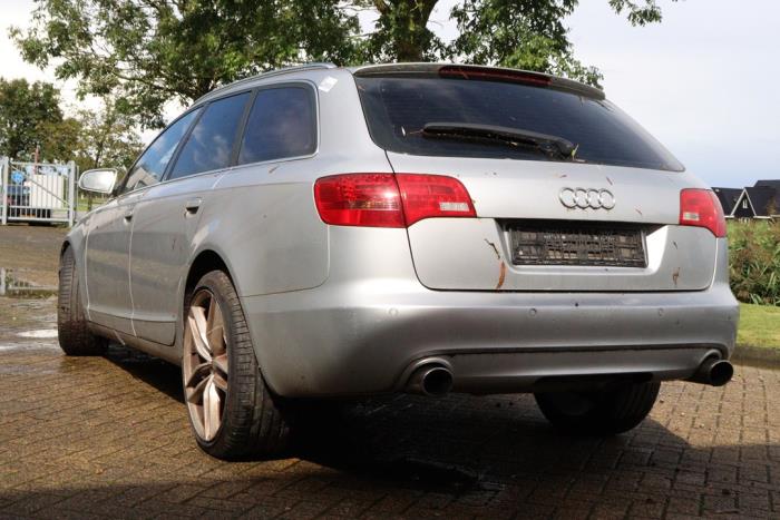 Audi A6 Avant 4.2 V8 40V FSI Quattro Samochód złomowany (2006, Szary)