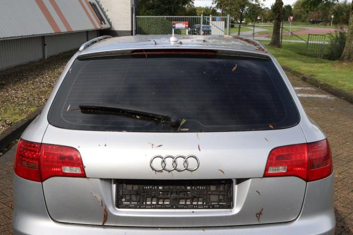 Audi A6 Avant 4.2 V8 40V FSI Quattro Samochód złomowany (2006, Szary)