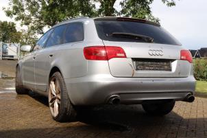 Audi A6 Avant 4.2 V8 40V FSI Quattro Samochód złomowany (2006, Szary)