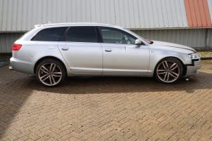Audi A6 Avant 4.2 V8 40V FSI Quattro Samochód złomowany (2006, Szary)