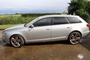 Audi A6 Avant 4.2 V8 40V FSI Quattro Samochód złomowany (2006, Szary)