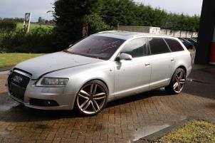 Audi A6 Avant 4.2 V8 40V FSI Quattro Samochód złomowany (2006, Szary)