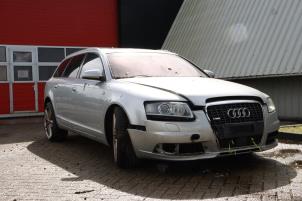 Audi A6 Avant 4.2 V8 40V FSI Quattro Samochód złomowany (2006, Szary)