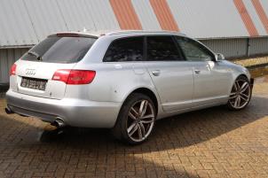 Audi A6 Avant 4.2 V8 40V FSI Quattro Samochód złomowany (2006, Szary)